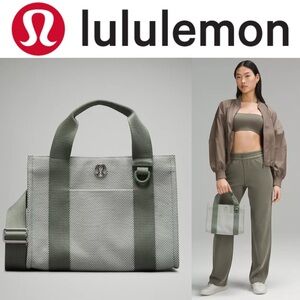 Lululemon Two-Tone Canvas Mini Tote Bag 4.5L
Grey Eucalyptus / Light Ivory